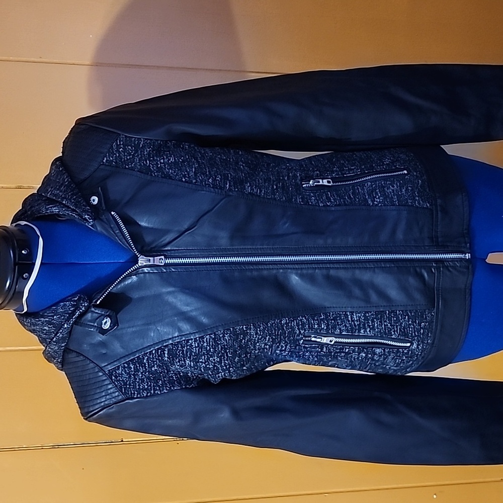 Signature Studio jacket with hood